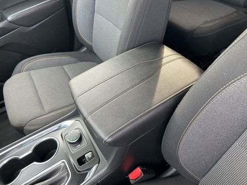 Used 2020 Chevrolet Traverse LT image 29