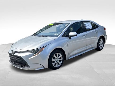 Used 2022 Toyota Corolla LE FWD image 3