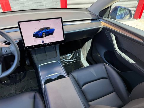 Used 2023 Tesla Model Y 2WD image 24
