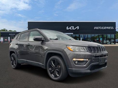 Used 2018 Jeep Compass Latitude w/ Popular Equipment Group FWD image 1