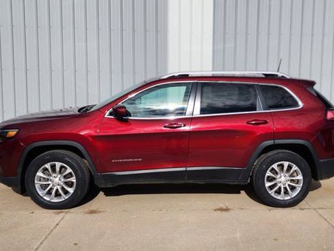 Used 2019 Jeep Cherokee Latitude w/ Cold Weather Group image 1