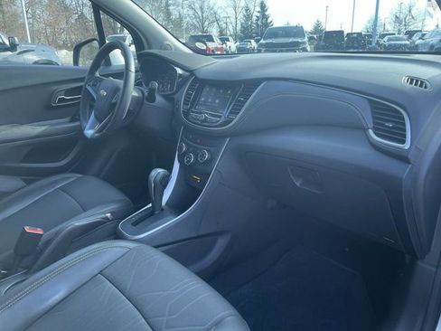 Used 2022 Chevrolet Trax LT w/ LT Convenience Package image 27