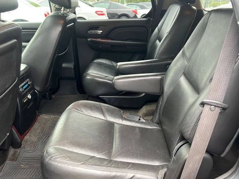 Used 2010 Cadillac Escalade Luxury w/ Livery Package AWD/4WD image 18