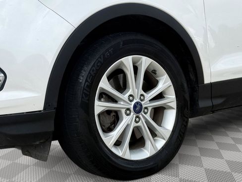 Used 2017 Ford Escape SE w/ Equipment Group 201A AWD/4WD image 8