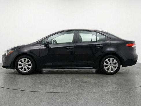 Used 2025 Toyota Corolla LE image 5
