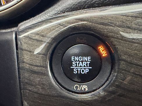 Used 2017 Jeep Grand Cherokee Overland AWD/4WD image 16