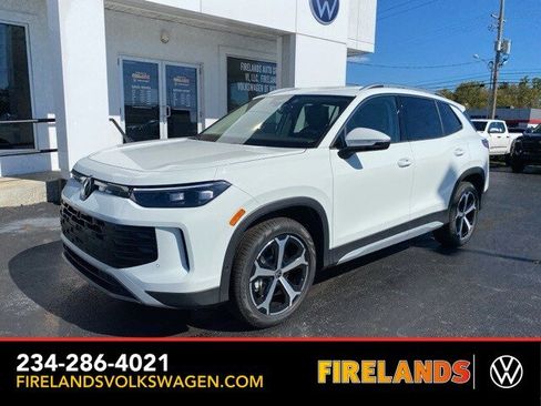 New 2025 Volkswagen Tiguan SE image 6