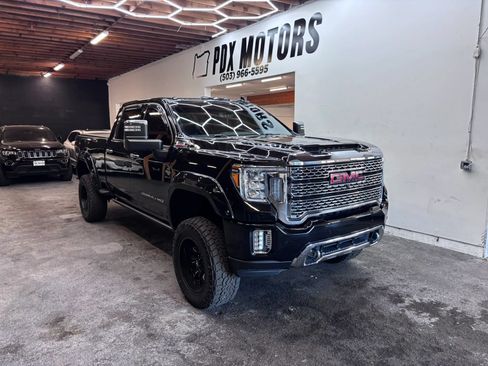 Used 2022 GMC Sierra 3500 Denali w/ Denali Black Diamond Edition AWD/4WD image 2