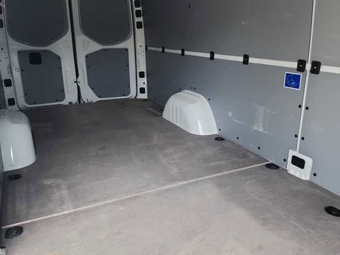 Used 2021 Mercedes-Benz Sprinter 2500 image 16