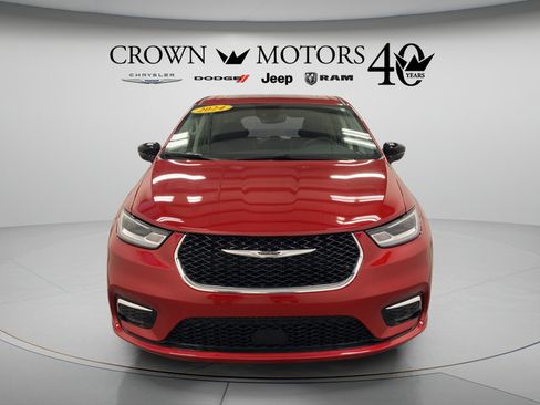 Used 2024 Chrysler Pacifica Limited FWD image 10