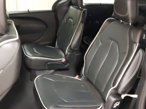 Used 2023 Chrysler Pacifica Limited w/ S Appearance Package image 38