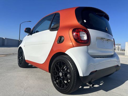 Used 2016 smart fortwo passion w/ Edition #1 Package RWD image 5