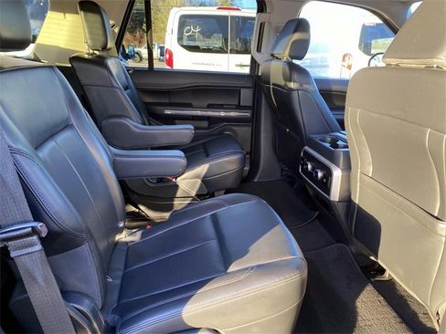Used 2024 Ford Expedition XLT image 27