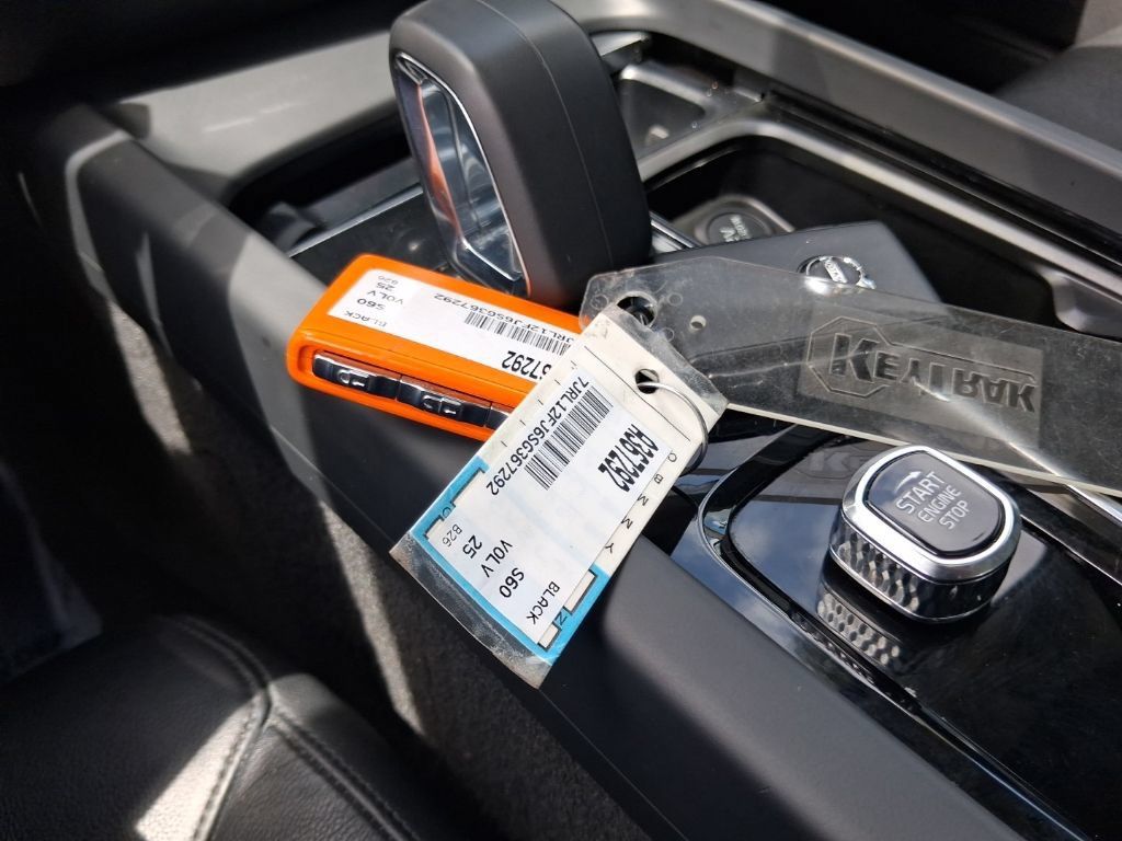 Used 2025 Volvo S60 B5 Core FWD image 24