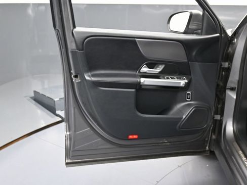 Used 2022 Mercedes-Benz GLB 250 w/ Premium Package Lite image 47