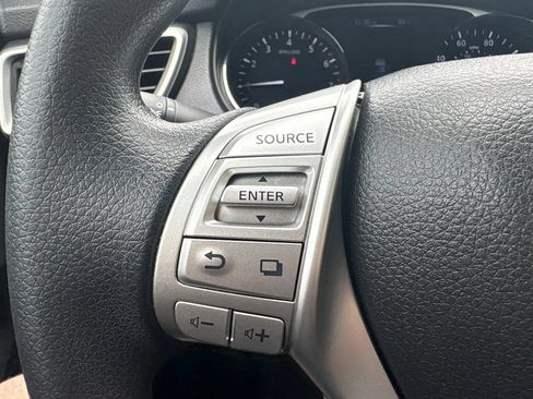 Used 2016 Nissan Rogue SV w/ SV Moonroof Package AWD/4WD image 16