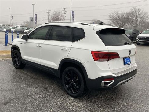 Certified 2023 Volkswagen Taos SE w/ Black Wheel Package image 5