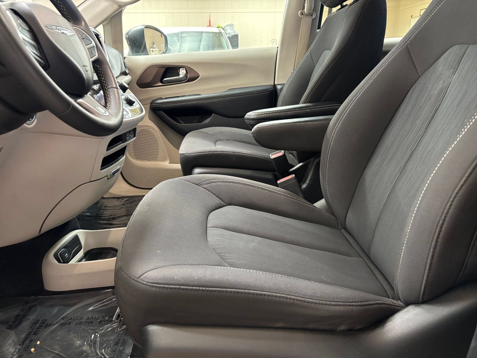 Used 2024 Chrysler Voyager LX FWD image 28