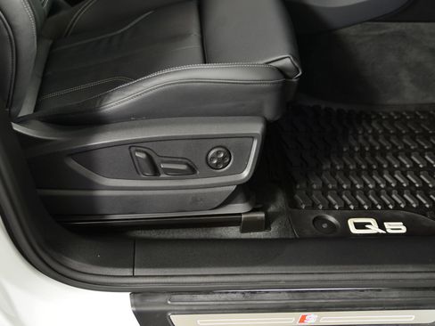 Certified 2025 Audi Q5 2.0T Premium image 10