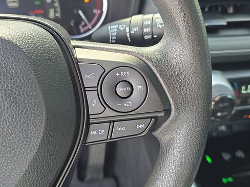 Used 2024 Toyota RAV4 XLE FWD image 31