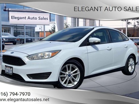 Used 2015 Ford Focus SE FWD image 1