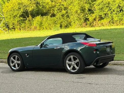 Used 2009 Pontiac Solstice GXP w/ Premium Package RWD image 14