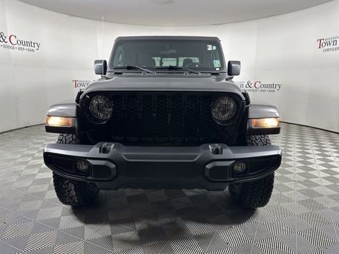 Used 2022 Jeep Gladiator Sport image 2