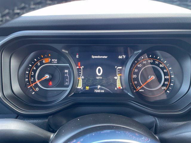 Used 2025 Jeep Wrangler Unlimited Sahara AWD/4WD image 16