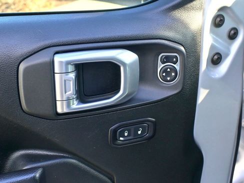 Used 2022 Jeep Wrangler Unlimited Sport image 17