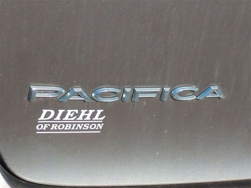 Used 2018 Chrysler Pacifica Limited w/ Tire & Wheel Group image 9