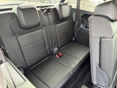 Used 2018 Volkswagen Tiguan SE image 28