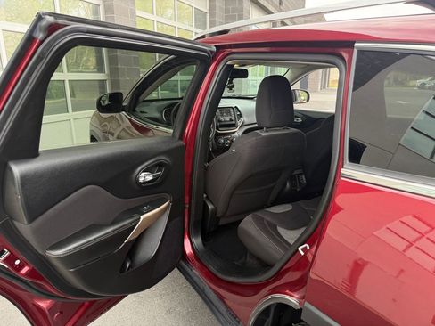 Used 2018 Jeep Cherokee Latitude image 25