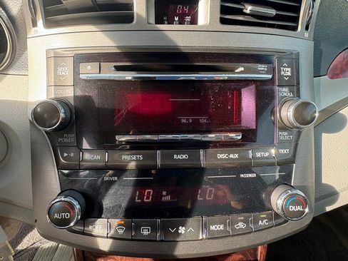 Used 2012 Toyota Avalon image 18