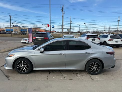 Used 2021 Toyota Camry LE image 7