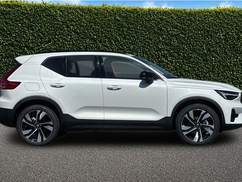 New 2026 Volvo XC40 B4 Plus w/ Climate Package FWD image 7