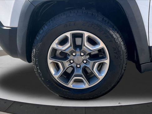 Used 2019 Jeep Cherokee Trailhawk w/ Comfort/Convenience Group image 33