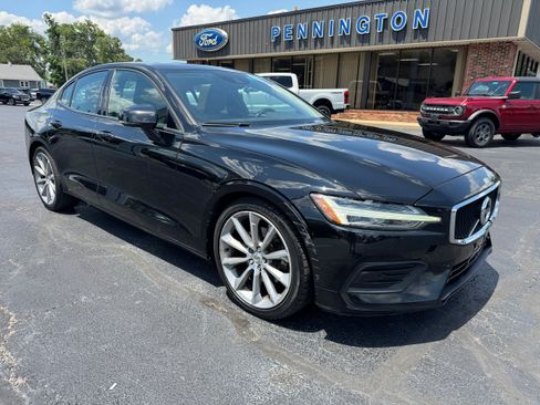 Used 2019 Volvo S60 T5 Momentum w/ Premium Package FWD image 9