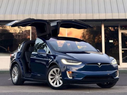 Used 2020 Tesla Model X Long Range image 2