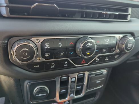 Used 2025 Jeep Wrangler Unlimited Rubicon image 20