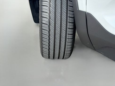 Used 2025 Volvo XC40 B5 Core AWD/4WD image 40