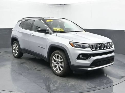 Used 2025 Jeep Compass Limited AWD/4WD image 6