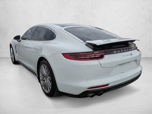 Used 2018 Porsche Panamera 4S image 8