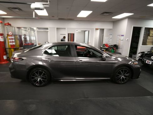 Used 2024 Toyota Camry SE w/ Cold Weather Package FWD image 9