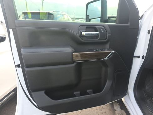 Used 2022 Chevrolet Silverado 3500 LT w/ Convenience Package image 9