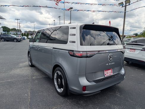 Used 2025 Volkswagen ID. Buzz Pro S Plus w/ Cupholders Package RWD image 5