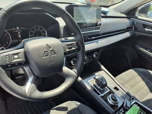 Used 2024 Mitsubishi Outlander SE FWD image 4
