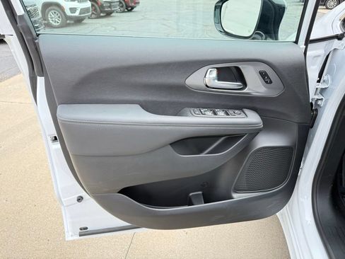 New 2026 Chrysler Pacifica Select AWD/4WD image 13