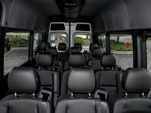 Used 2025 Mercedes-Benz Sprinter 2500 image 23