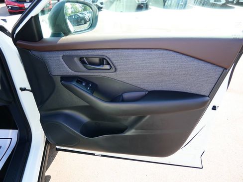 Used 2023 Nissan Rogue S AWD/4WD image 18