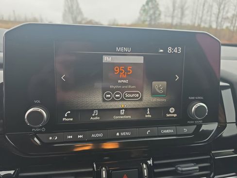 Used 2025 Nissan Pathfinder SV image 23